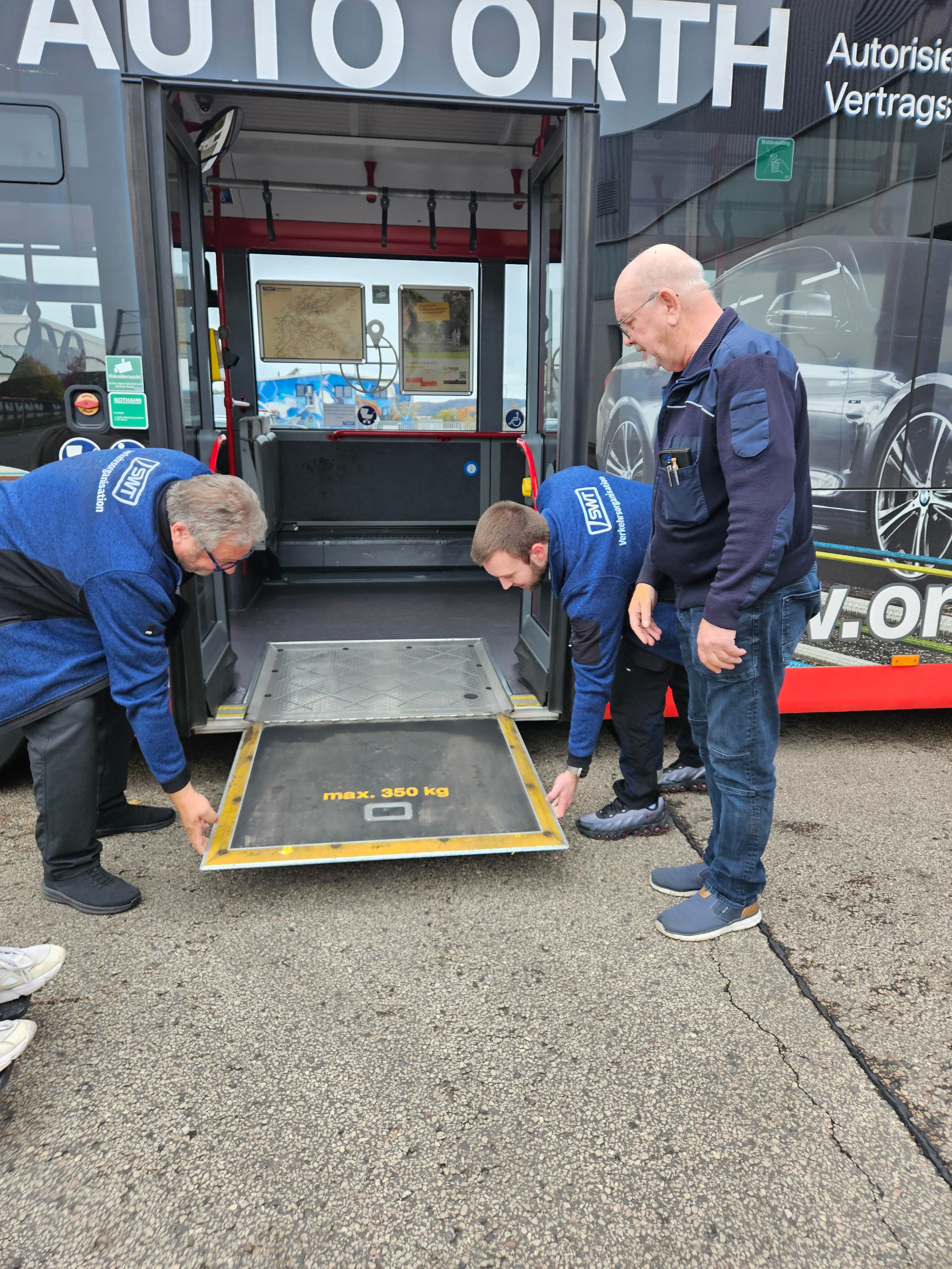 Rampe ausklappen - klappt am besten im Team