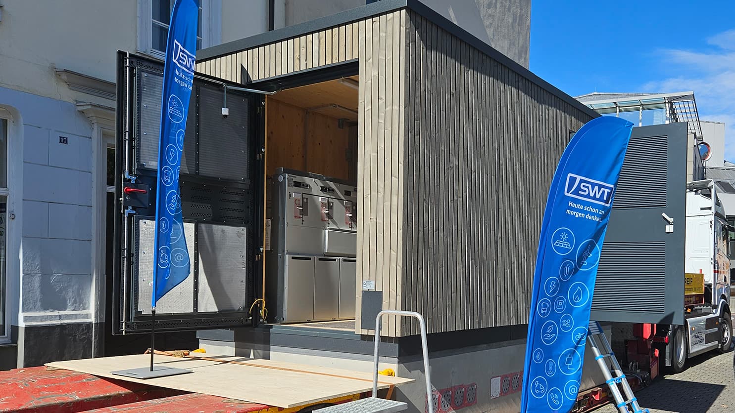 Trafostation aus Holz