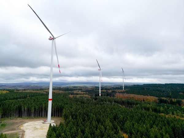 Bild: Der neue Windpark Bescheid Süd ist am Netz | Foto ©JUWI